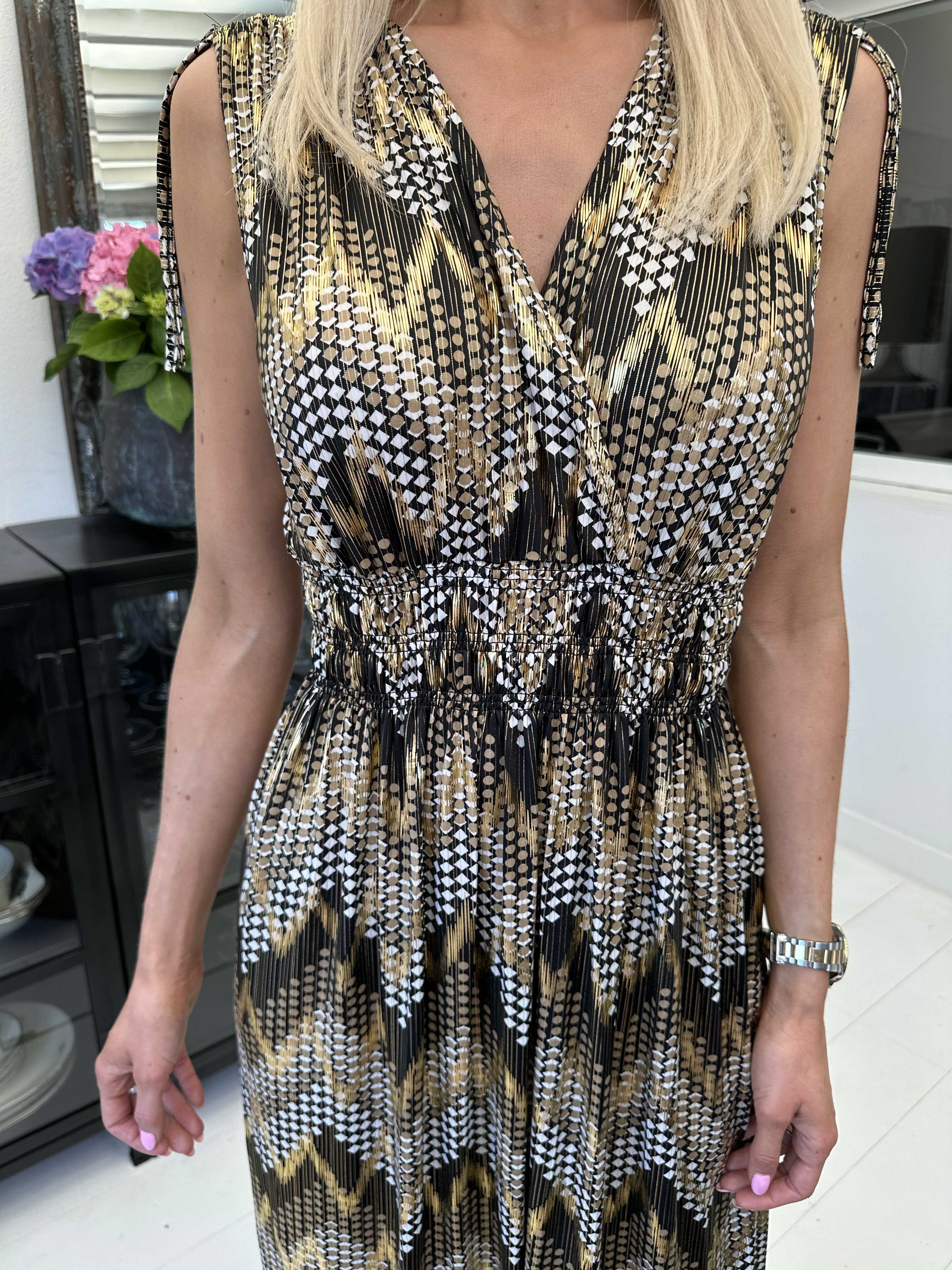 Pams Pattern Sleeveless - Lång elastisk klänning i rynkfritt tyg